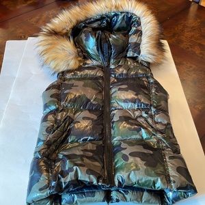 S13 puffer vest for girls. Good condition.